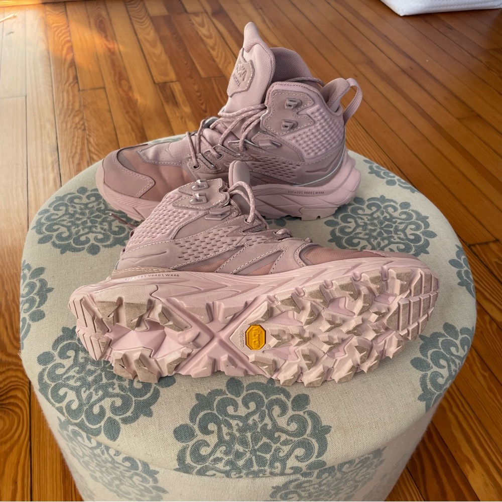 Hoka Women's Anacapa Mid GTX hiking boots in the color Pale Mauve/Pink - Picture 3 of 8
